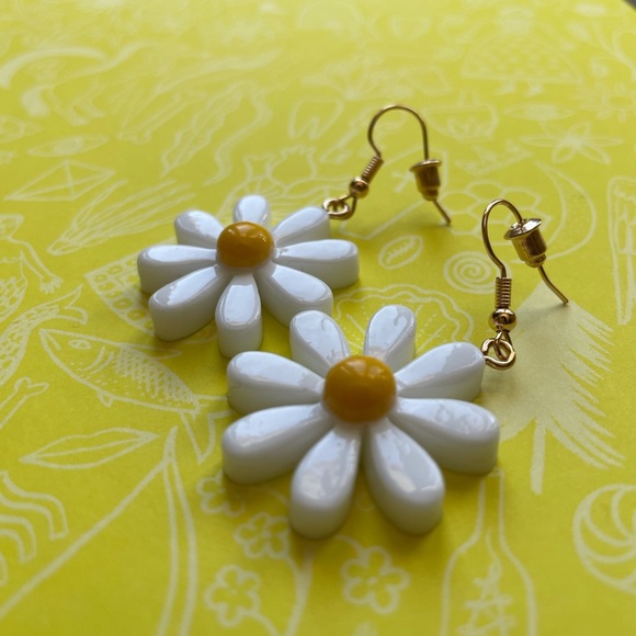 Y2K Daisy earrings 🌼 - Picture 3 of 4